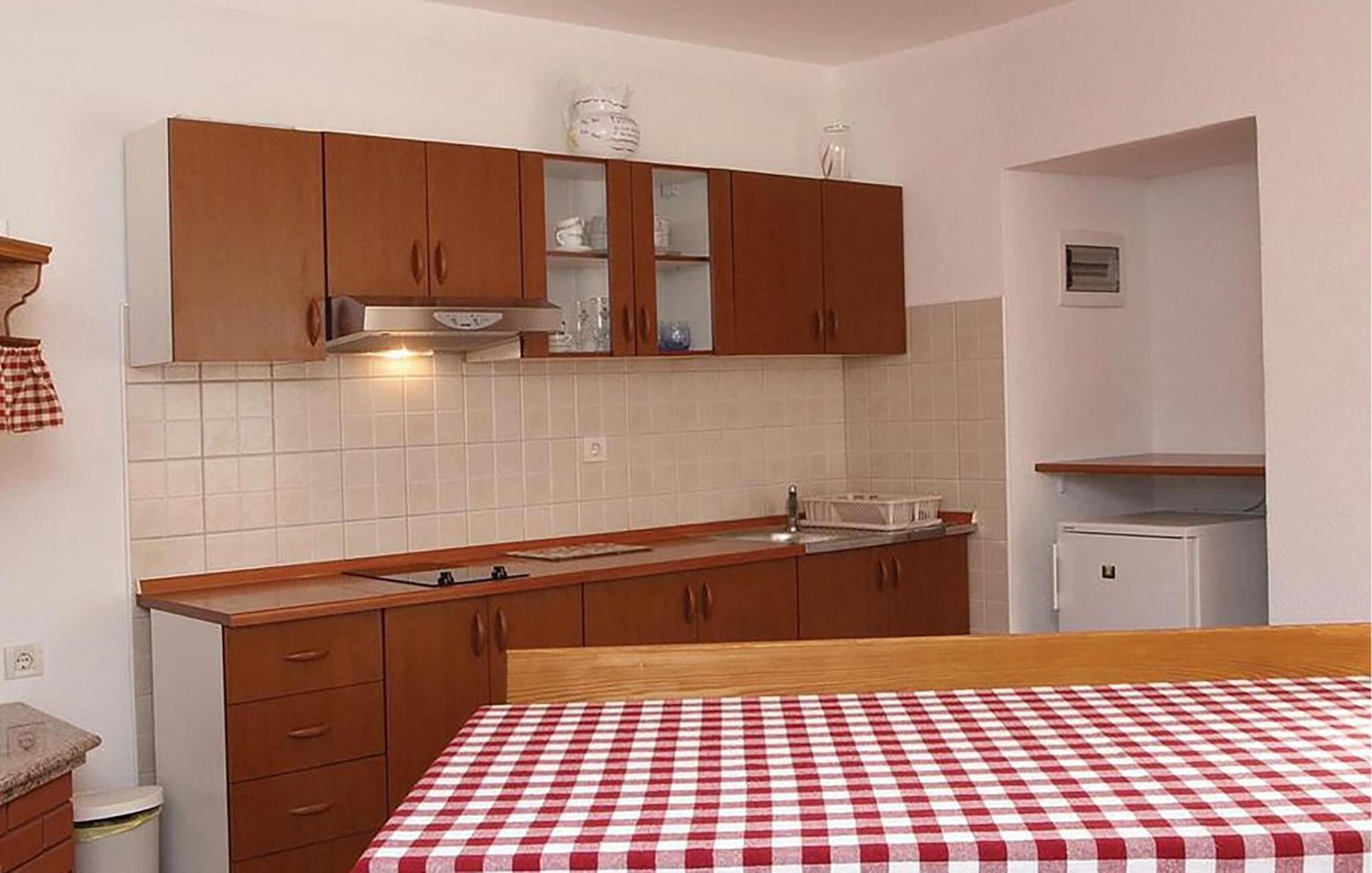 2 Bedroom Awesome Apartment In Пломин Экстерьер фото