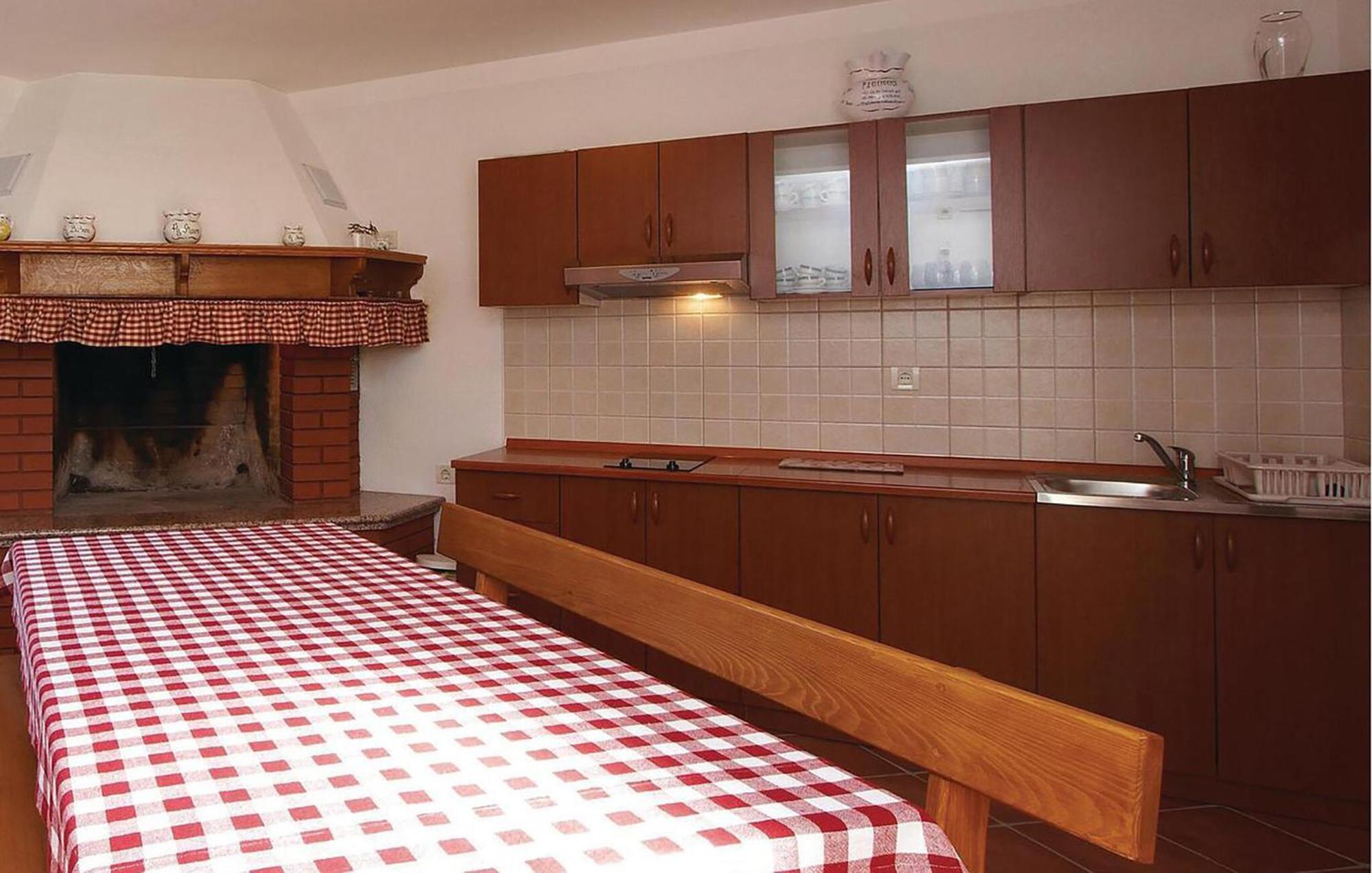 2 Bedroom Awesome Apartment In Пломин Экстерьер фото